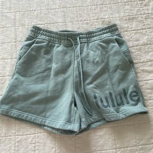 Lululemon Loungeful High-Rise Short 4” *Graphic